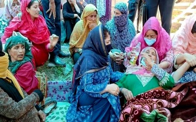 J&K: Mehbooba Mufti console family of slain SPO Fayaz Ahmad at Awantipora
