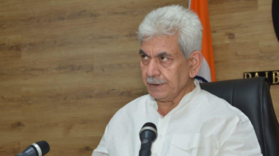 Amublance driver Mukesh thanks J&K LG for his grievance redressal through 'Awaam ki Awaaz'
