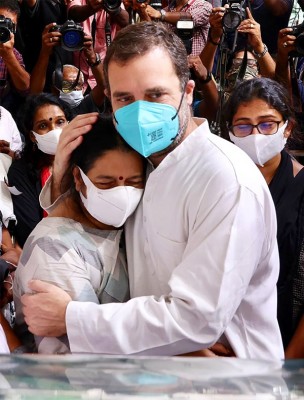 Rahul Gandhi pays tribute to late party leader PT Thomas