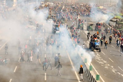 Farmers suspend march to parliament on Budget day