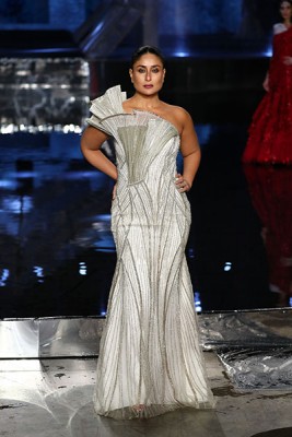 Lakme Fashion Week: Kareena Kapoor Khan scorches the ramp