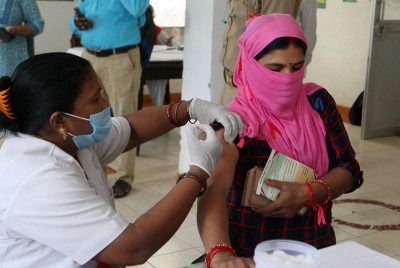 Prayagraj: Girl receiving COVID-19 vaccine