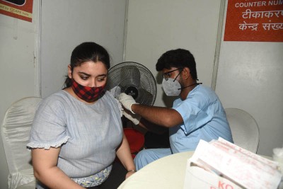 India overtakes US in total vaccine doses given, registers marginal dip in daily COVID-19 case count