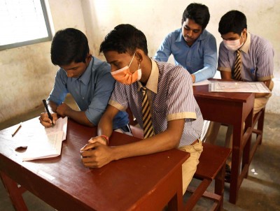 India registers 6,317 COVID-19 cases amid Omicron scare