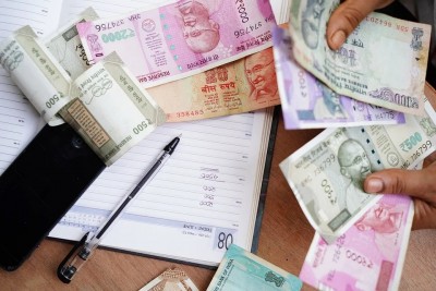 Police officer caught red handed while accepting bribe in Assam’s Hailakandi