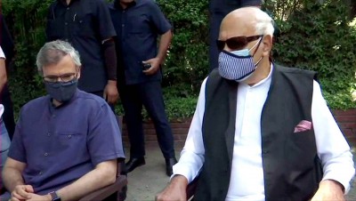 Farooq Abdullah flanked by his son Omar Abdullah during a press conference in Srinagar