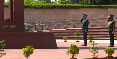 Minister of Defence of Republic of Kazakhstan Lieutenant General Nurlan Yermekbayev pays homage at National War Memorial