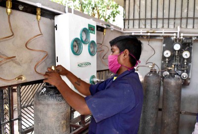 Will hang anyone obstructing oxygen supply: Delhi High Court