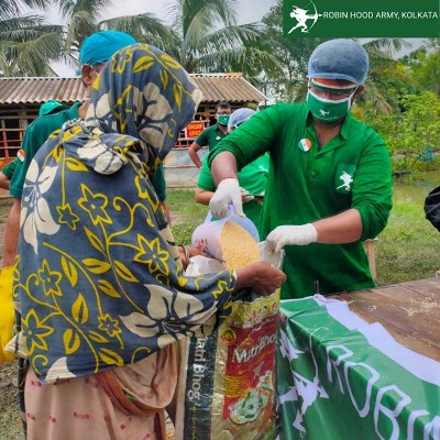 Robin Hood Army to vaccinate 1.5 lakh underprivileged citizens, serve 5 million meals in collaboration with WhatsApp, Uber and Google