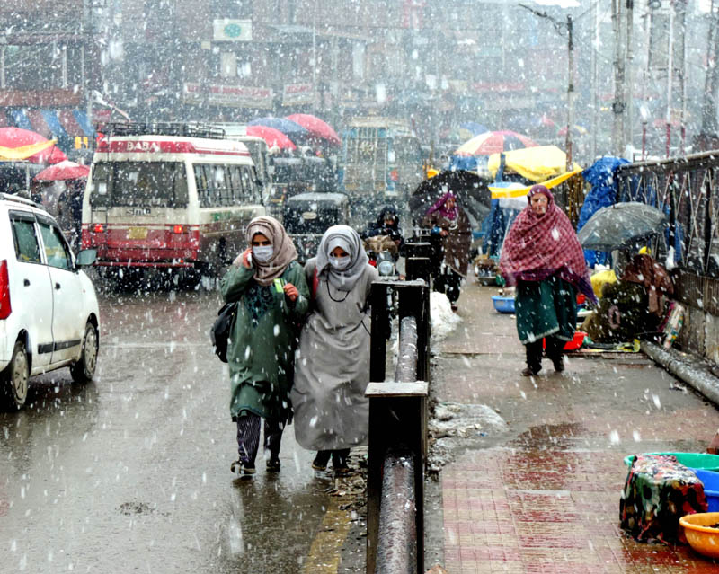 Jammu and Kashmri experiences fresh spell snowfall