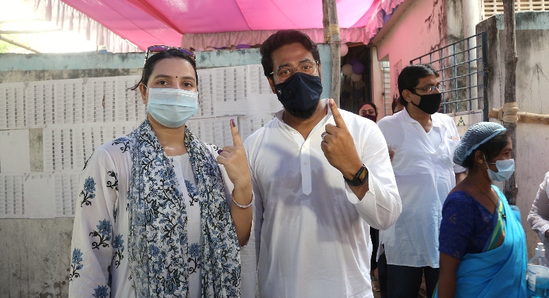 West Bengal Assembly polls: Celebrities exercise their voting rights