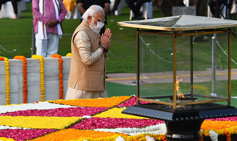 PM Modi pays tribute to Mahatma Gandhi