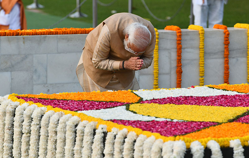 PM Modi pays tribute to Mahatma Gandhi