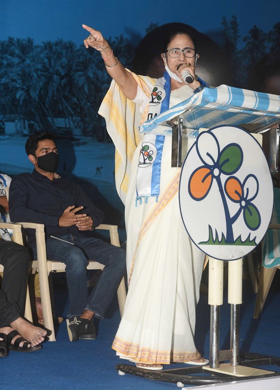 Mamata Banerjee meets a family during her visit in Goa