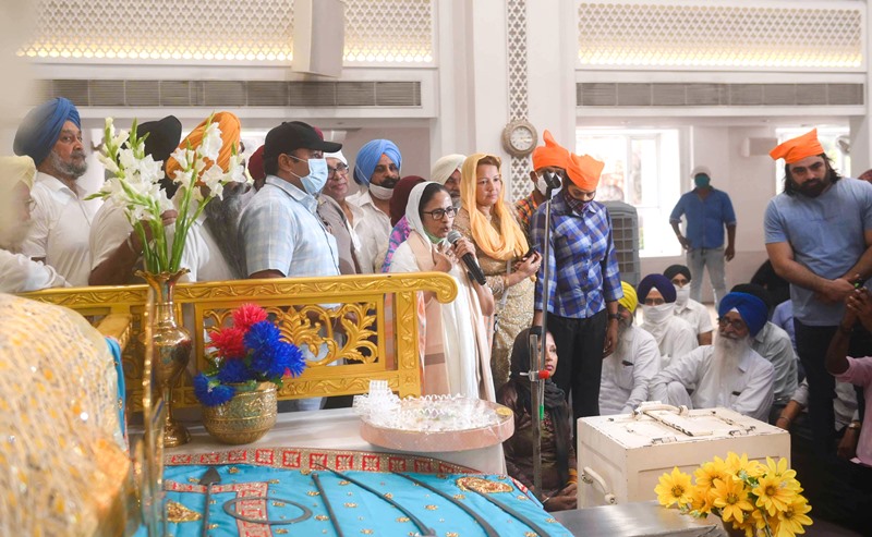West Bengal: Mamata Banerjee visits Gurdwara ahead of Bhabanipur byelection