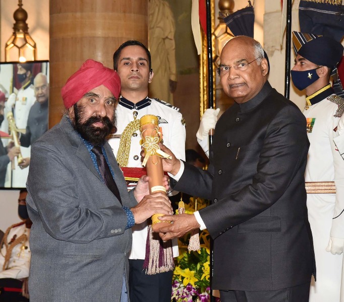 Prez Ram Nath Kovind presents Padma Shri, Padma Bhushan awards to dignitaries at Rashtrapati Bhavan in Delhi