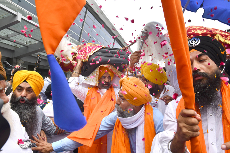DSGPC President Manjinder Singh Sirsa taking the Sri Guru Granth Sahib brought from Kabul to Sri Arjan Dev Ji