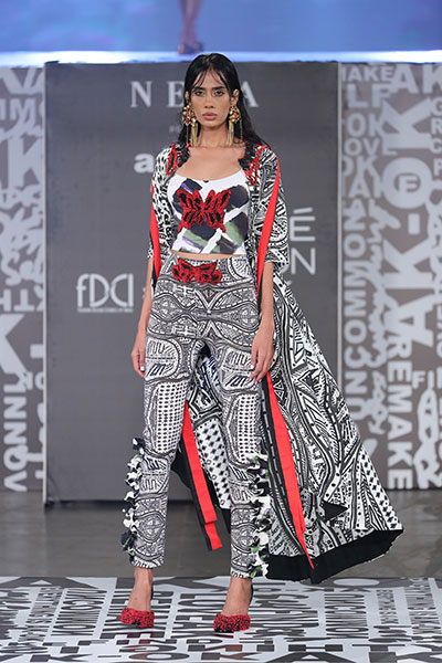 Shraddha Kapoor scorches the ramp at Lakme Fashion Week