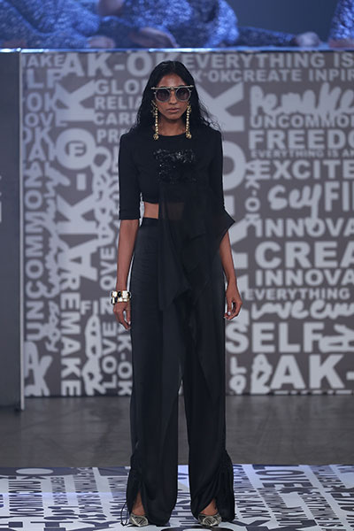 Shraddha Kapoor scorches the ramp at Lakme Fashion Week