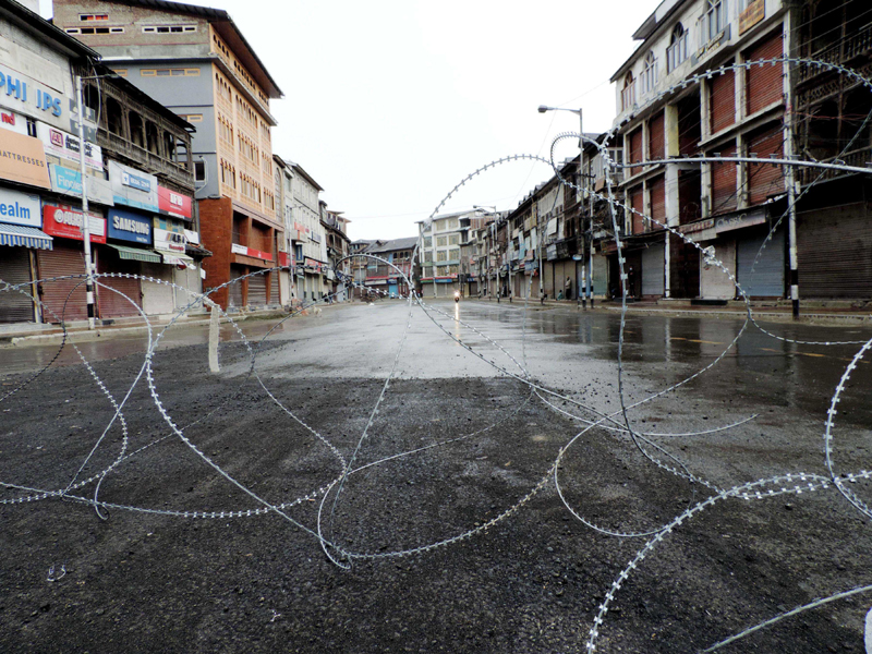 Lal Chowk in Srinagar wears deserted look amid lockdown