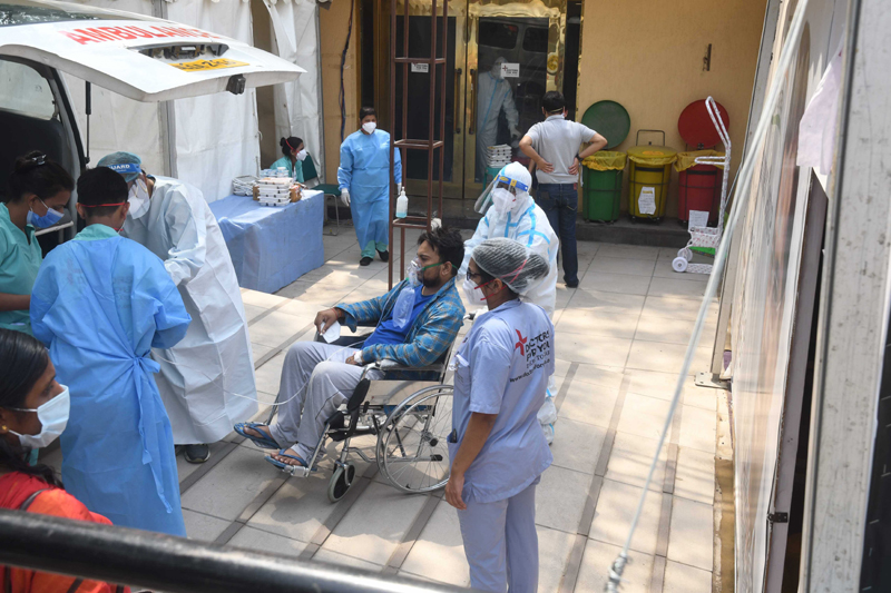 India fights Corona amid a massive spike