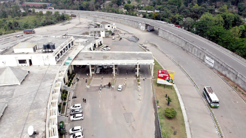 A glimpse of police surveillance of J&K-Punjab Border at Lakhanpur in Kathua District