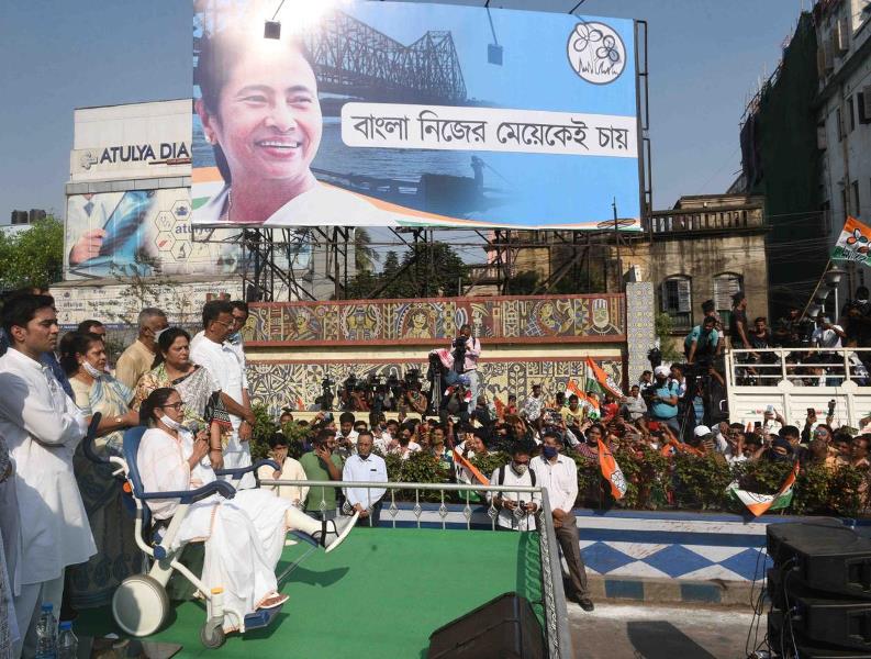 Wheel chair bound Mamata roadshow in Kolkata