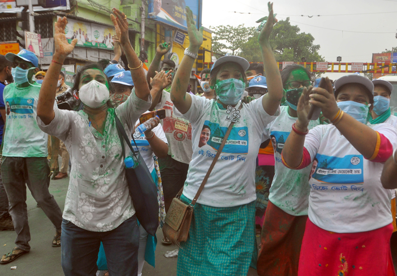 TMC supporters celebrate Bengal Assembly poll victory in Kolkata