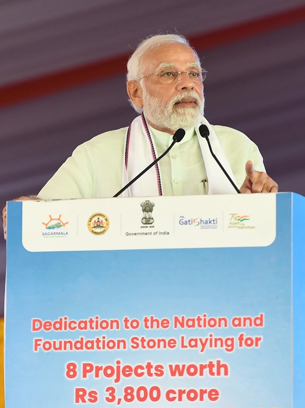 PM Modi addressing gathering in Mangaluru