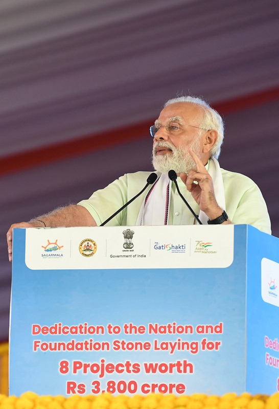 PM Modi addressing gathering in Mangaluru