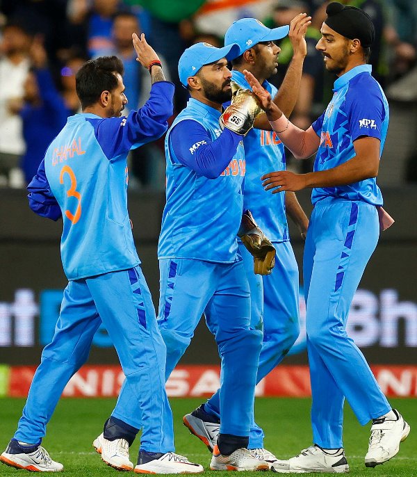 Relive key moments of Sunday's high-voltage T20 WC clash between India, Pakistan