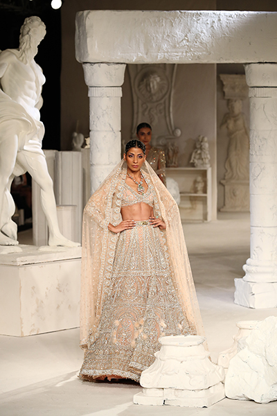 Sara Ali Khan dazzles FDCI India Couture Week 2022 ramp