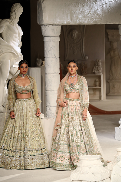 Sara Ali Khan dazzles FDCI India Couture Week 2022 ramp