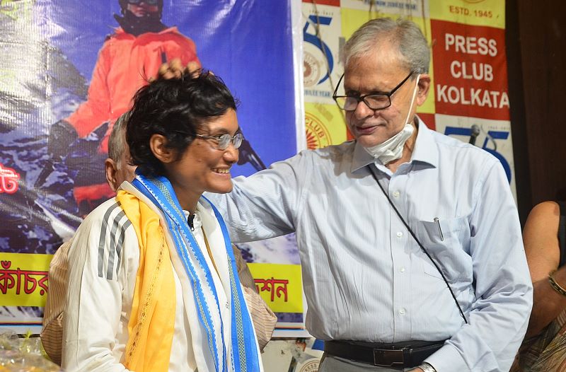 Mountaineer Piyali Basak who climbed Mount Everest without supplemental oxygen felicitated in Kolkata