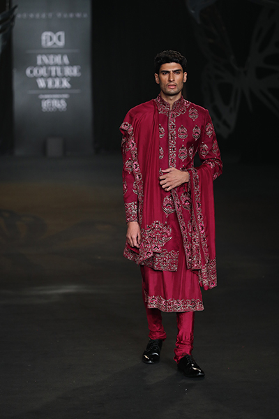 Designer Suneet Varma leaves audience spellbound at India Couture Week by showcasing his grand collection