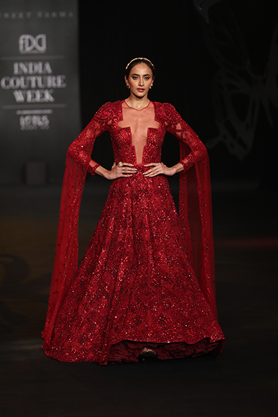 Designer Suneet Varma leaves audience spellbound at India Couture Week by showcasing his grand collection