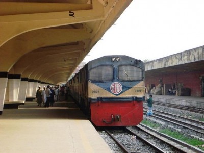 Bangladesh: Train hits auto rickshaw in Narsingdi, three die