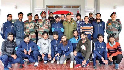 Jammu and Kashmir: Youth visit JAKLI Regimental Centre