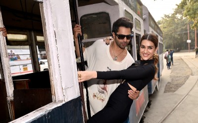 A day out for Varun Dhawan, Kriti Sanon in Kolkata for Bhediya