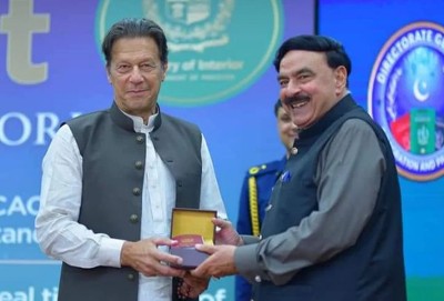 Mass resignation could resolve political turmoil: Sheikh Rasheed