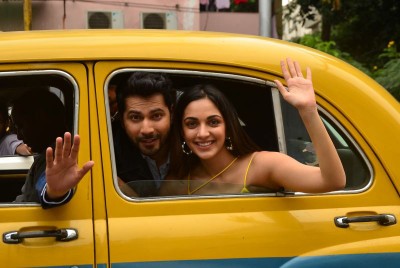 Varun Dhawan, Kiara Advani show love for Kolkata's yellow taxi during Jugjugg Jeeyo promotion