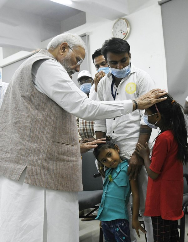 PM Modi meets victims of Morbi mishap