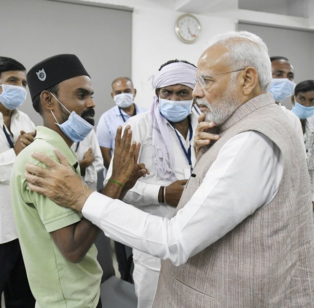 PM Modi meets victims of Morbi mishap