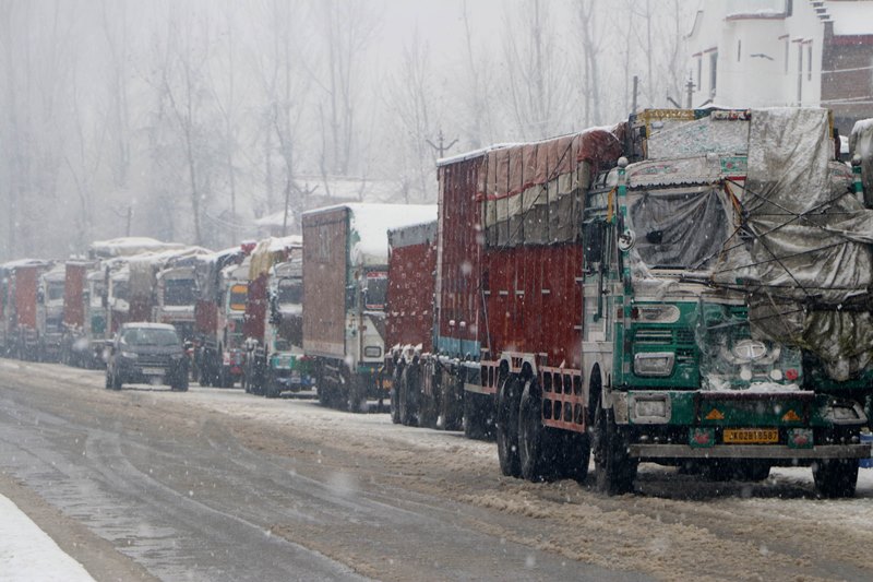 Vehicles stranded in Jammu Srinagar national highway amid heavy snowfall