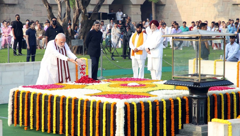 Prez Droupadi Murmu, PM Modi pay tribute to Mahatma Gandhi on his birth anniversary