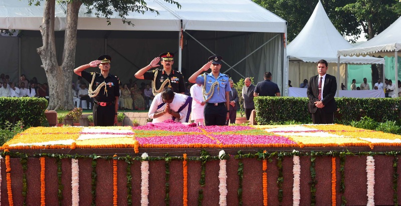 Prez Droupadi Murmu, PM Modi pay tribute to Mahatma Gandhi on his birth anniversary