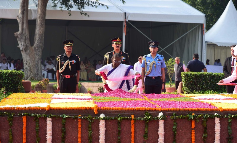 Prez Droupadi Murmu, PM Modi pay tribute to Mahatma Gandhi on his birth anniversary