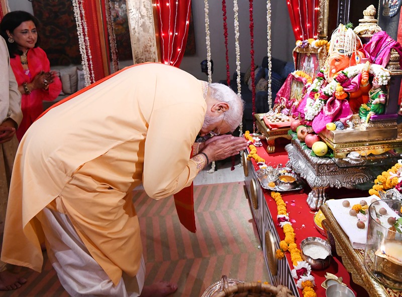 PM Modi participates in Ganesh Chaturthi