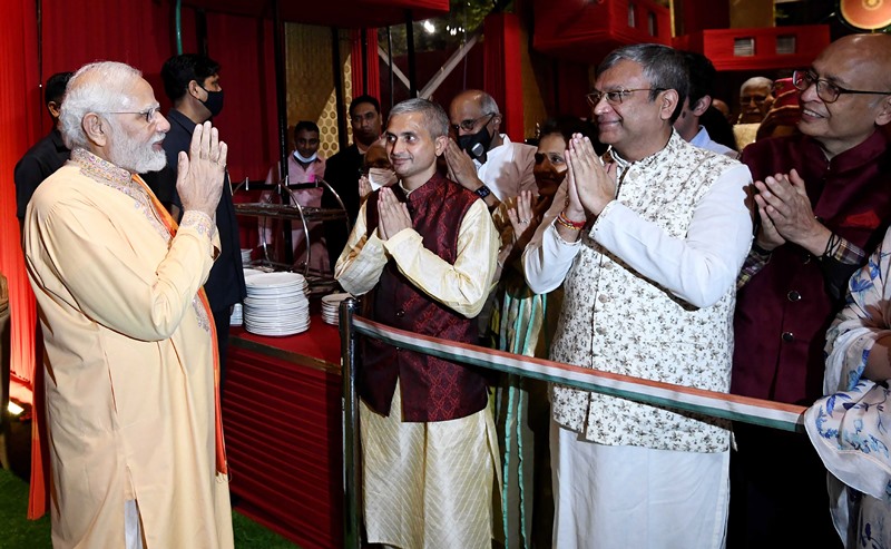 PM Modi participates in Ganesh Chaturthi