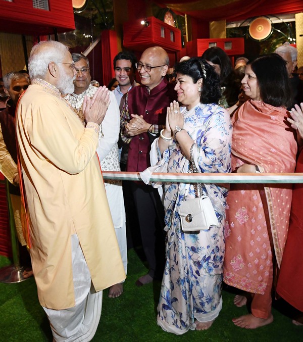 PM Modi participates in Ganesh Chaturthi